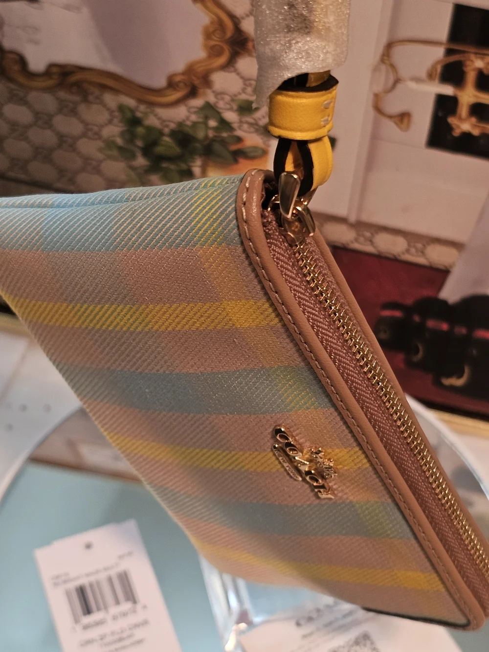 Coach corner zip